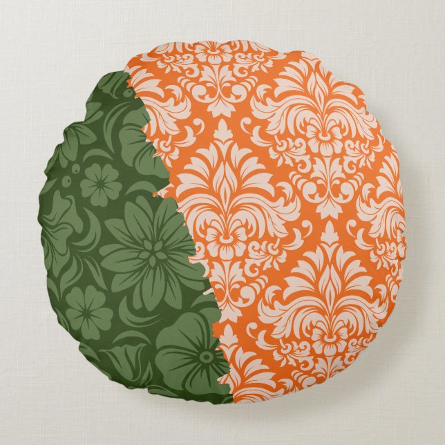 Luxury Ornamental Elements Round Pillow (Front)