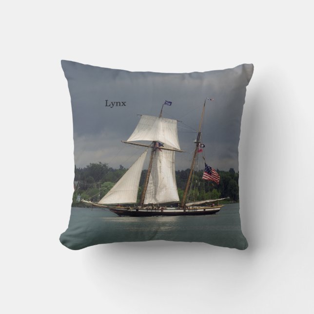 Lynx square pillow (Front)