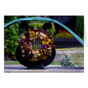 Lyra With Strawflowers