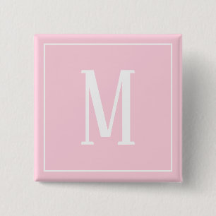Macaron Carré 5 Cm Bouton carré blanc monogramme sur fond rose clair