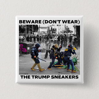 MACARON CARRÉ 5 CM BOUTON "MÉFIEZ-VOUS (NE PORTEZ PAS) LES TRUMP SNEA