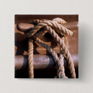 Macaron Carré 5 Cm Corde attachée à une cravate de bateau