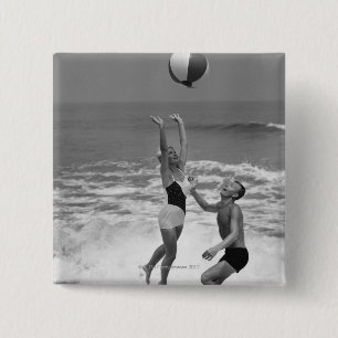 Macaron Carré 5 Cm Couples jouant avec un Beachball