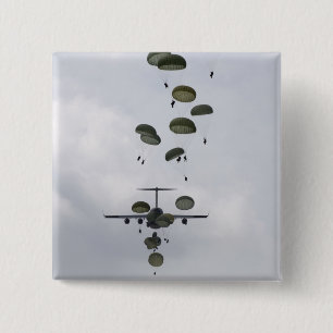 Macaron Carré 5 Cm Des soldats de l'armée sautent d'un C-17 Globemast