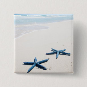 Macaron Carré 5 Cm Deux étoiles de mer bleues au bord de l'eau sur