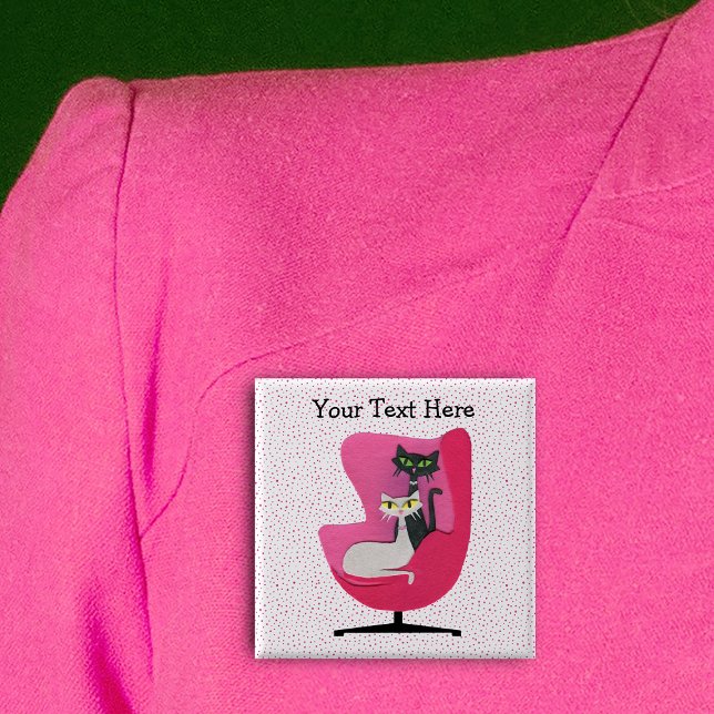 Macaron Carré 5 Cm Fancy 1950s Style Black White Chats en Pink (Two atomic fancy cats sitting in bright pink vintage chair on white with pink dots pin back button.)