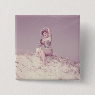 Macaron Carré 5 Cm Femme détendant sur la plage