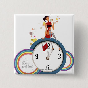 Macaron Carré 5 Cm Femme s'asseyant sur une horloge et tenant une