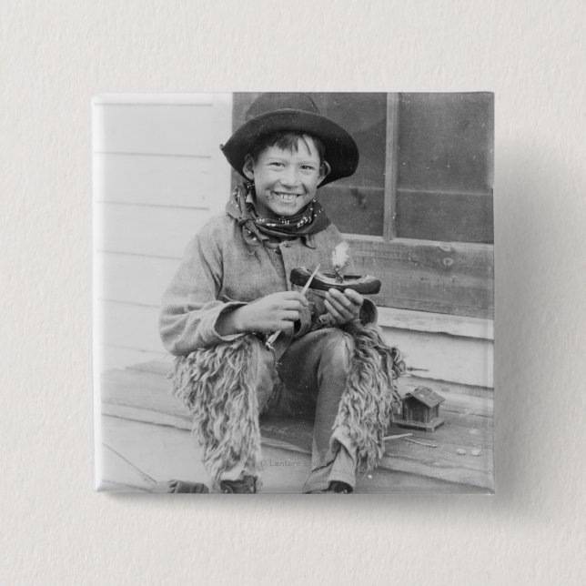 Macaron Carré 5 Cm Garçon habillé en cowboy avec jouets (Devant)