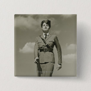 Macaron Carré 5 Cm Jeune femme dans la marche militaire sur le dessus