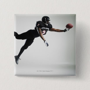 Macaron Carré 5 Cm Joueur de football sautant dans le plein vol pour