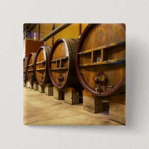 Macaron Carré 5 Cm La cave vinicole avec de grands vieux fûts en bois
