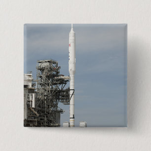 Macaron Carré 5 Cm La fusée d'Ares IX est vue sur la plate-forme de