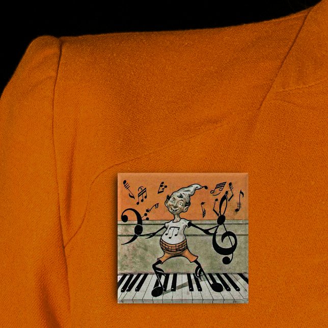 Macaron Carré 5 Cm Note d'elfe musicale sur le bouton de piano (Musical Elf music note arms legs on piano keys on orange square pin back button.)