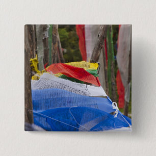 Macaron Carré 5 Cm Pôles de drapeaux en prière en montagne, col Yot