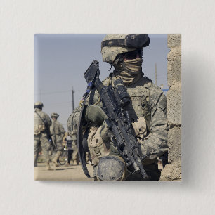 Macaron Carré 5 Cm Soldat armé avec un MK-48