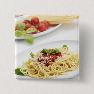 Macaron Carré 5 Cm Spaghetti avec la sauce tomate et le basilic