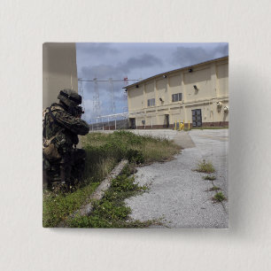 Macaron Carré 5 Cm Un Marine assure la sécurité