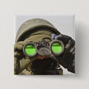 Macaron Carré 5 Cm Un soldat afghan balaye l'horizon