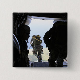 Macaron Carré 5 Cm Un soldat exécute un saut de statique-line