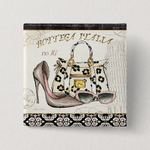 Macaron Carré 5 Cm Une chaussure, un sac, et une paire de verres