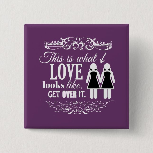 MACARON CARRÉ 5 CM VOILÀ À QUOI RESSEMBLE L'AMOUR LESBIEN (Devant)