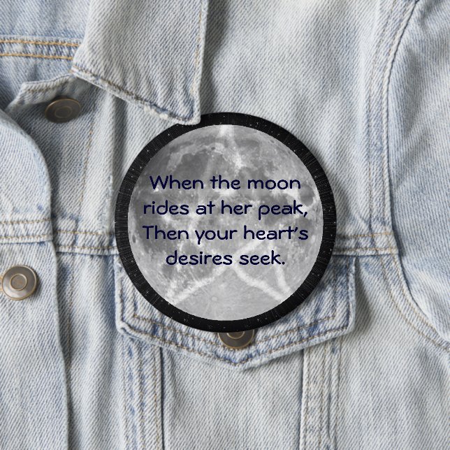 Macaron Rond 10 Cm Bouton Lune de la sorcière (En situation)