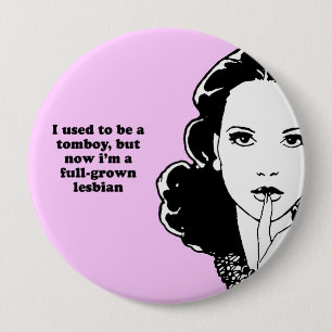 MACARON ROND 10 CM J'AVAIS L'HABITUDE D'ÊTRE UN GARÇON MANQUÉ MAIS