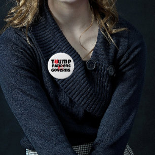 Macaron Rond 10 Cm slogan de protestation anti-Trump rouge noir