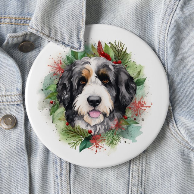 Macaron Rond 15,2 Cm Bernedoodle Christmas Wreath Festive Pup (En situation)