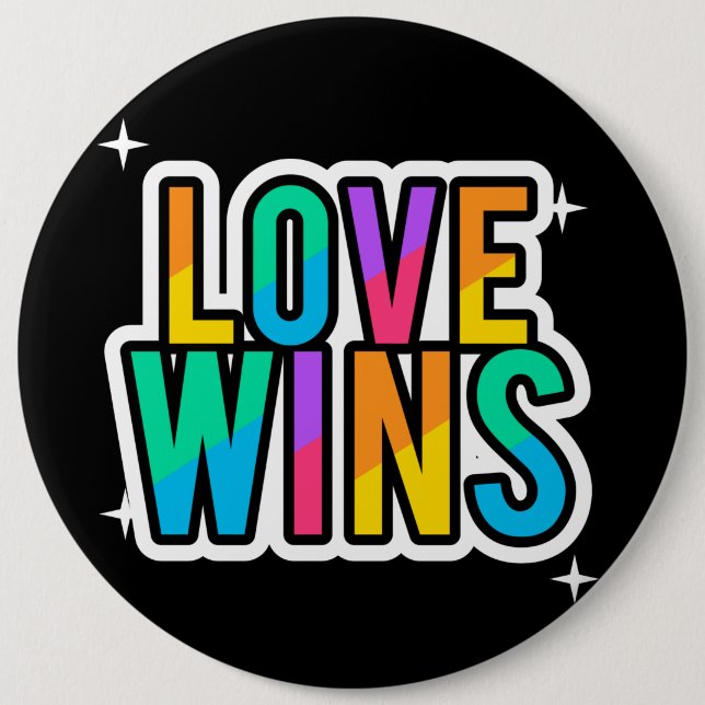 Macaron Rond 15,2 Cm L'amour gagne. LGBTQ+Fierté. Arc en ciel. (Devant)