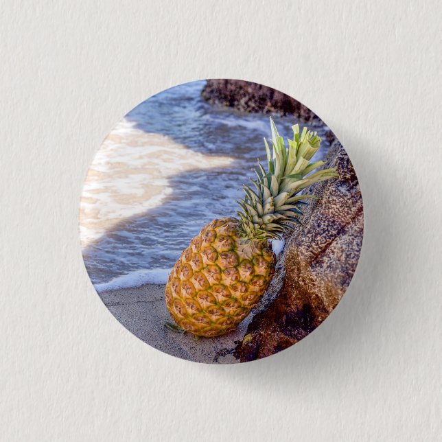Macaron Rond 2,50 Cm Ananas penché sur les rochers à la plage (Devant)
