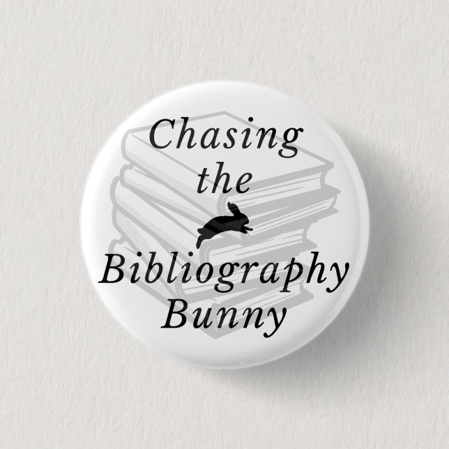 Macaron Rond 2,50 Cm Chasing the Bibliography Bunny Button (Devant)