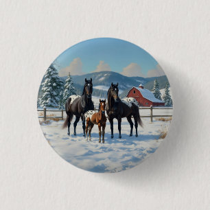 Macaron Rond 2,50 Cm Chevaux Appaloosa noirs sur une ferme en hiver