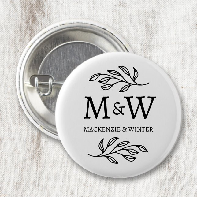 Macaron Rond 2,50 Cm Deux noms de monogramme Mariage Élégant Botanique (Modern wedding couple monogram initials name personalized botanical leaf button)