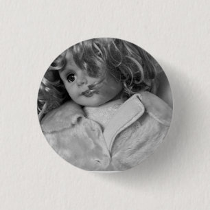 Macaron Rond 2,50 Cm HAMbWG - Bouton Carré - Poupée Décoiffée N/B