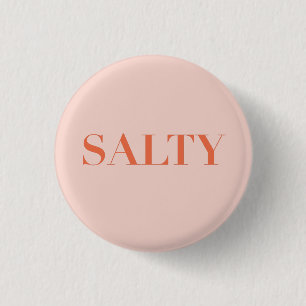 Macaron Rond 2,50 Cm SALTY Typographie Sarcastique Design en Orange-Rou