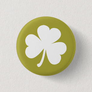 Macaron Rond 2,50 Cm Shamrock irlandais blanc sur Arrière - plan or rus