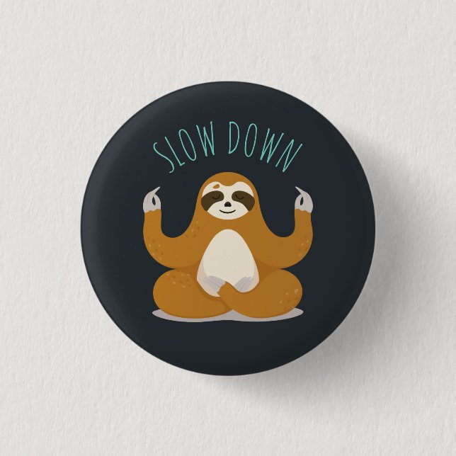 Macaron Rond 2,50 Cm Sloth in Lotus Yoga Pose "Ralentir" (Devant)