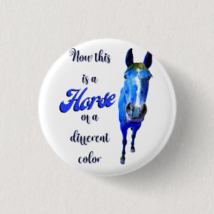 Macaron Rond 2,50 Cm Voici un cheval d'une couleur différente en bleu