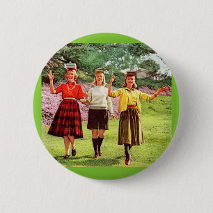 Macaron Rond 5 Cm 1960 teenage girls with books on their heads