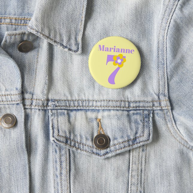 Macaron Rond 5 Cm 7e fête d'anniversaire filles jaune violet (En situation)