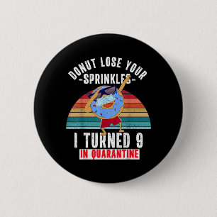 Macaron Rond 5 Cm A 9 Ans En Quarantaine Drôle Donut Meme 9ème