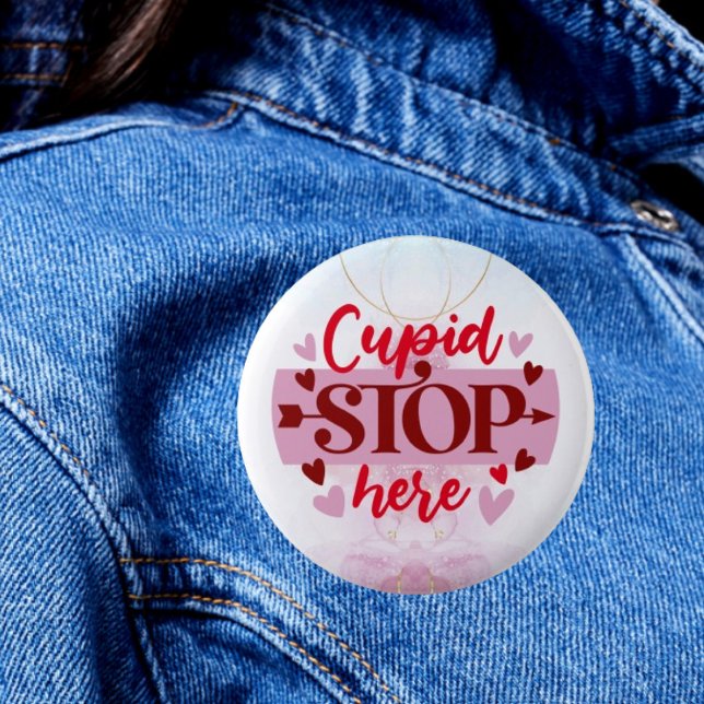 Macaron Rond 5 Cm Alerte d'amour : Cupidon, bouton Arrêter ici (Créateur téléchargé)