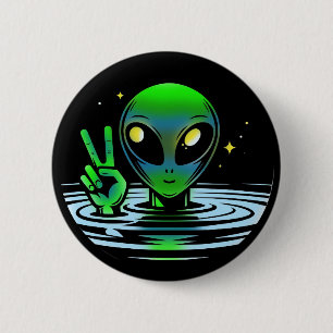 Macaron Rond 5 Cm Alien extraterrestre donnant signe de paix