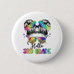 Macaron Rond 5 Cm Bonjour fille de 3e année chignon cheveux désordon