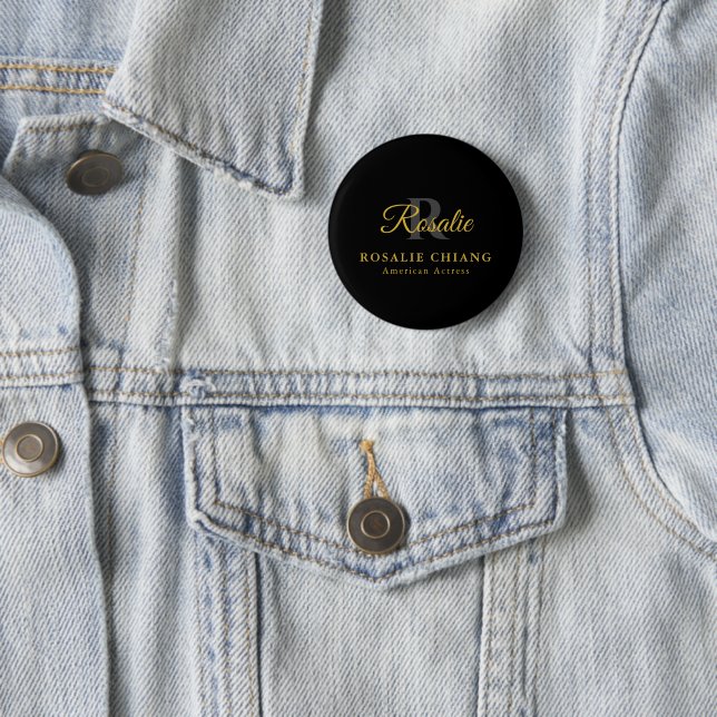 Macaron Rond 5 Cm Bouton Nom et titre personnalisés avec monogramme (En situation)