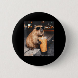 Macaron Rond 5 Cm Capybara Buvant du Café Glacé Mème Animal Drôle
