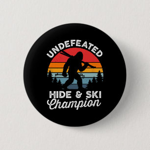 Macaron Rond 5 Cm Champion de cache et de ski invaincu Bigfoot drôle