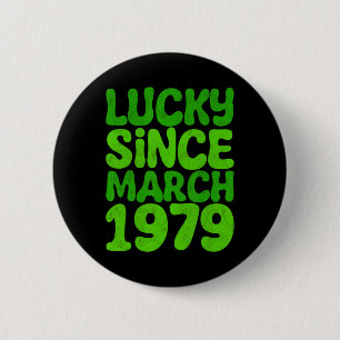 Macaron Rond 5 Cm Chanceux depuis mars 1979 Anniversaire 45e St Patr
